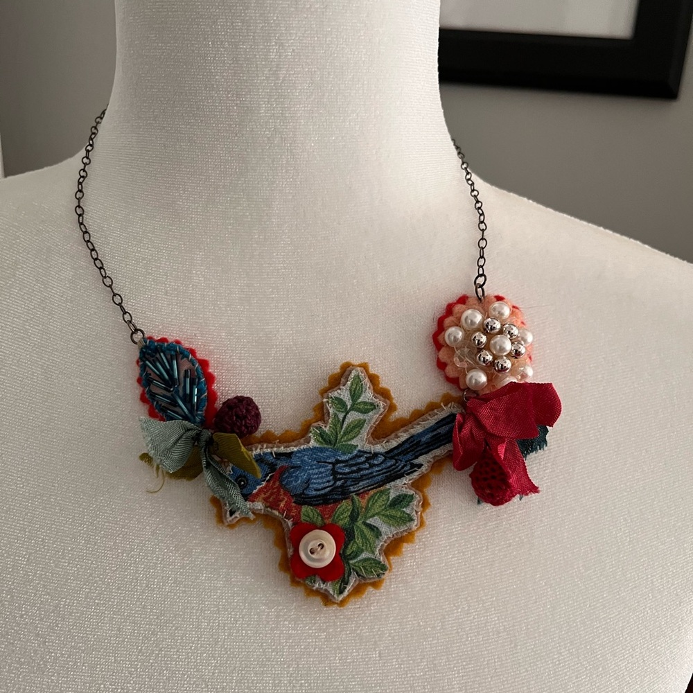 Anthropologie *RARE VINTAGE** fabric bird necklace.